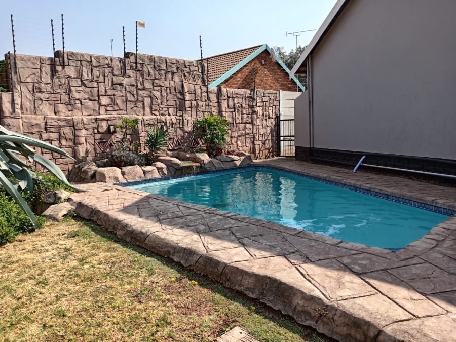 3 Bedroom Property for Sale in Witpoortjie Gauteng