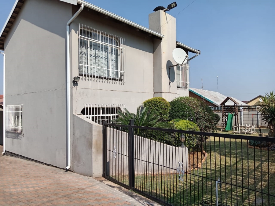 3 Bedroom Property for Sale in Witpoortjie Gauteng