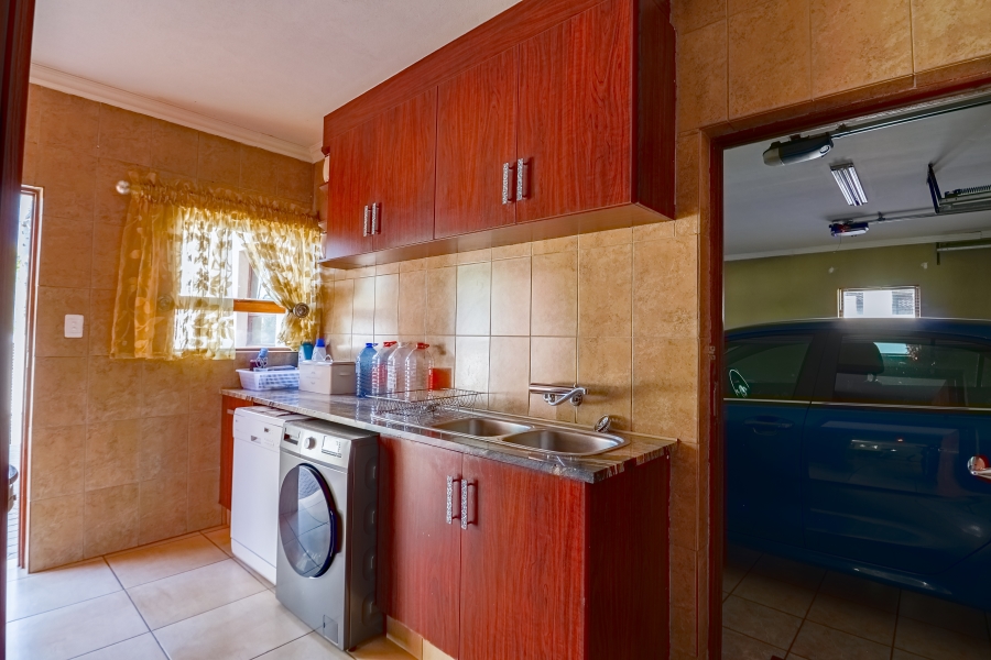 4 Bedroom Property for Sale in Willow Acres Gauteng