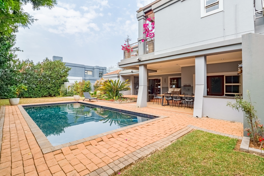 To Let 4 Bedroom Property for Rent in Silver Lakes Golf Estate Gauteng