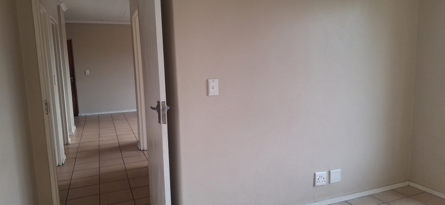 3 Bedroom Property for Sale in Esther Park Gauteng