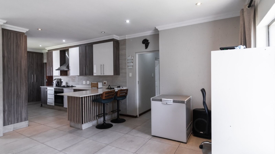 3 Bedroom Property for Sale in Helderwyk Gauteng