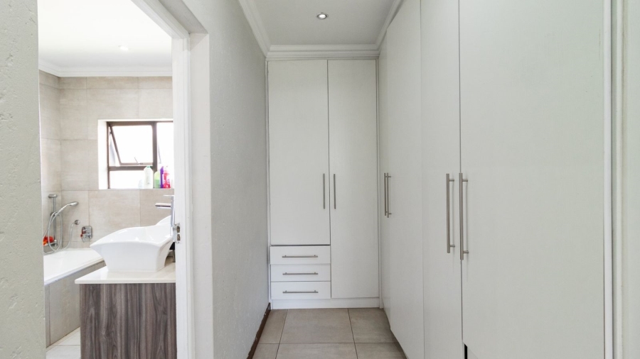 3 Bedroom Property for Sale in Helderwyk Gauteng