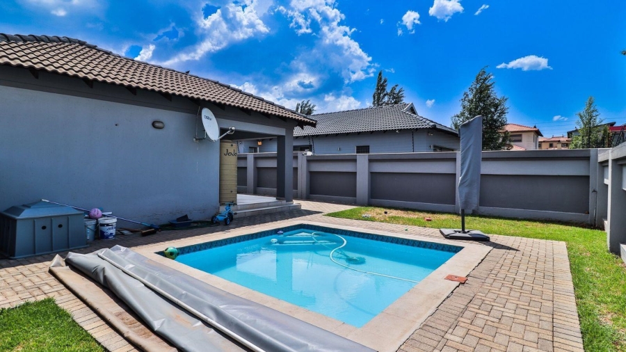 3 Bedroom Property for Sale in Helderwyk Gauteng