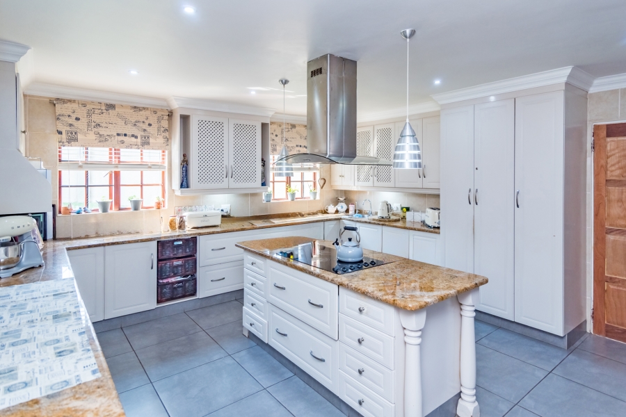 7 Bedroom Property for Sale in Greenhills Gauteng