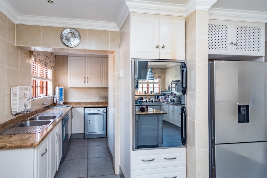 7 Bedroom Property for Sale in Greenhills Gauteng