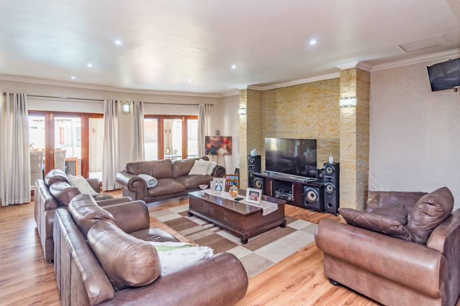 7 Bedroom Property for Sale in Greenhills Gauteng