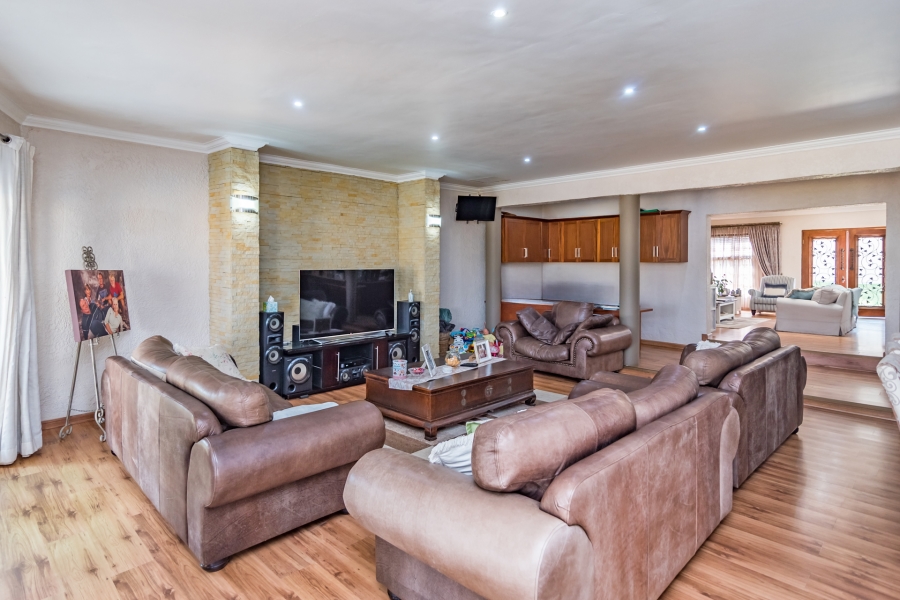 7 Bedroom Property for Sale in Greenhills Gauteng