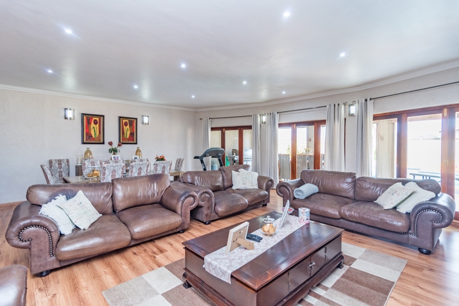 7 Bedroom Property for Sale in Greenhills Gauteng