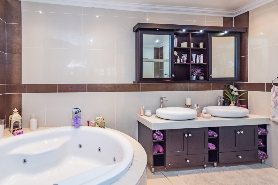 7 Bedroom Property for Sale in Greenhills Gauteng