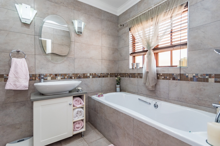 7 Bedroom Property for Sale in Greenhills Gauteng