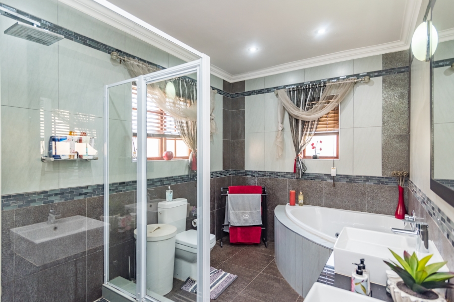 7 Bedroom Property for Sale in Greenhills Gauteng