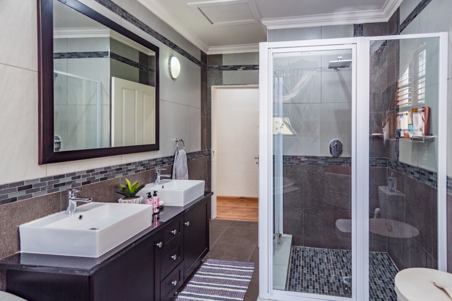 7 Bedroom Property for Sale in Greenhills Gauteng