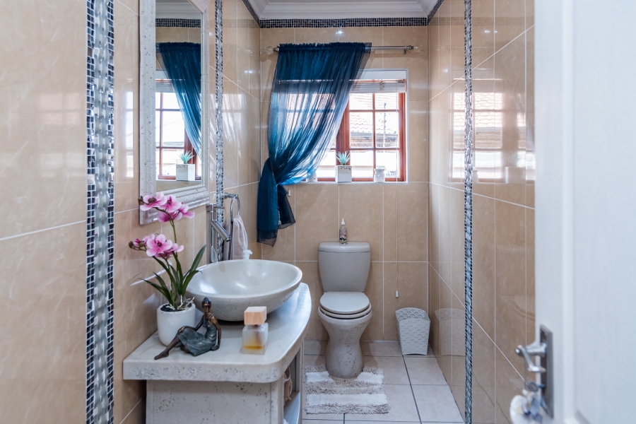 7 Bedroom Property for Sale in Greenhills Gauteng