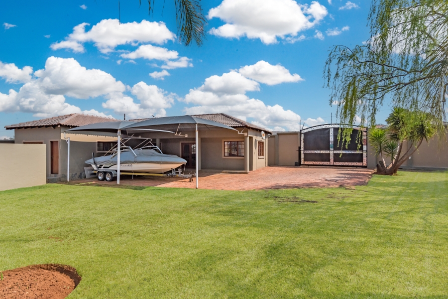 7 Bedroom Property for Sale in Greenhills Gauteng