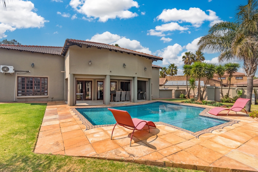 7 Bedroom Property for Sale in Greenhills Gauteng