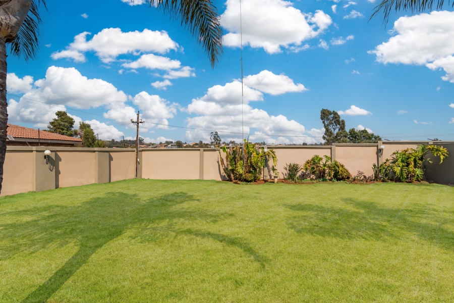 7 Bedroom Property for Sale in Greenhills Gauteng