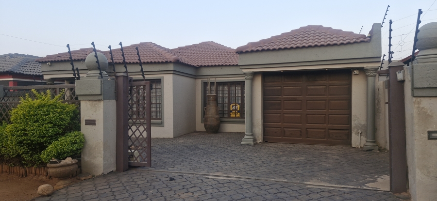 To Let 2 Bedroom Property for Rent in Mahube Valley Gauteng