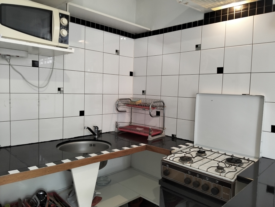 To Let 1 Bedroom Property for Rent in Greenside Gauteng