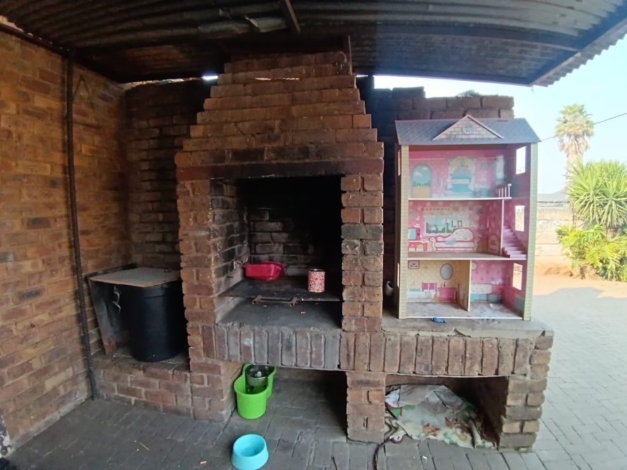 5 Bedroom Property for Sale in Brakpan Central Gauteng