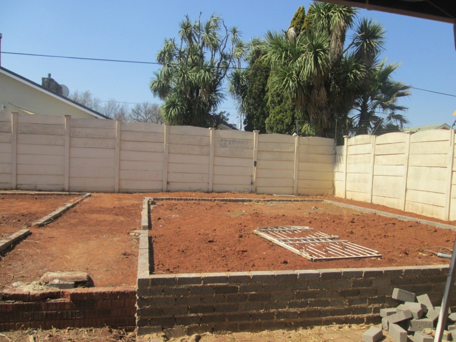 10 Bedroom Property for Sale in Wychwood Gauteng