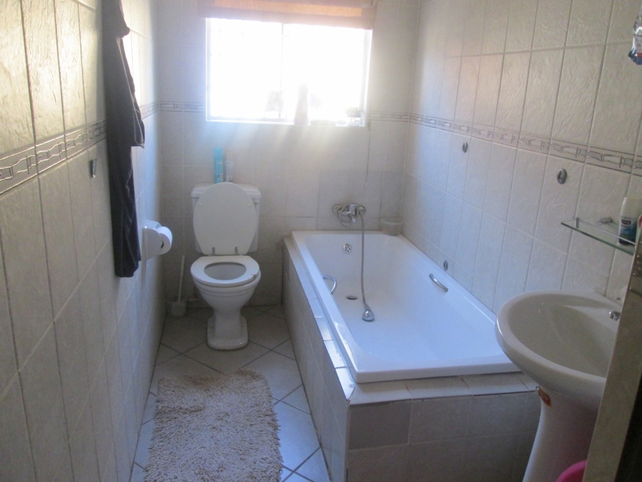 10 Bedroom Property for Sale in Wychwood Gauteng