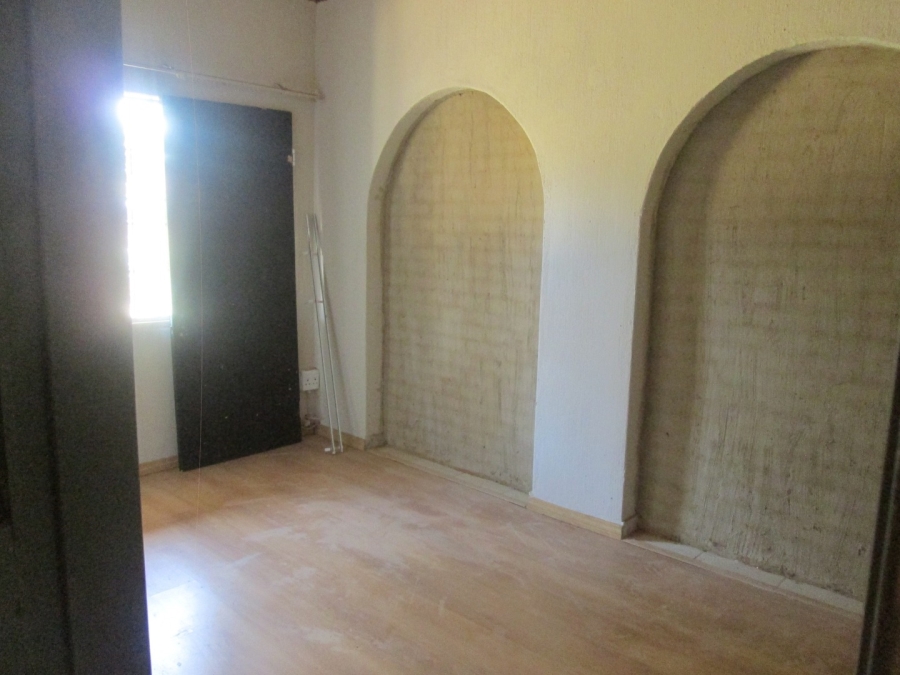 10 Bedroom Property for Sale in Wychwood Gauteng