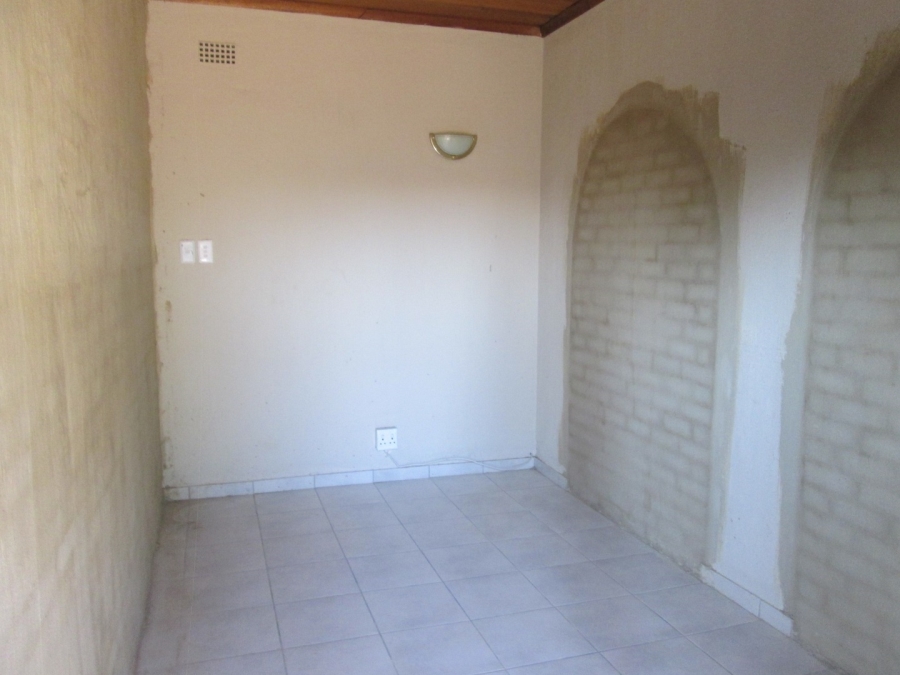 10 Bedroom Property for Sale in Wychwood Gauteng