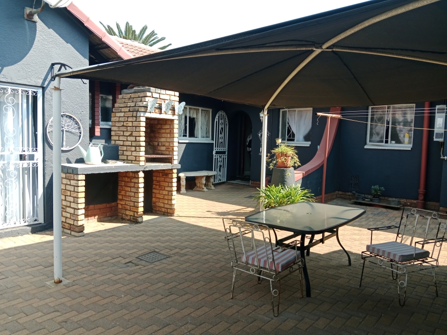 3 Bedroom Property for Sale in Brackendowns Gauteng
