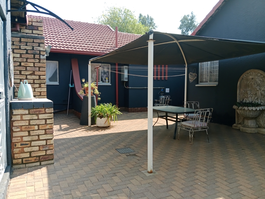 3 Bedroom Property for Sale in Brackendowns Gauteng