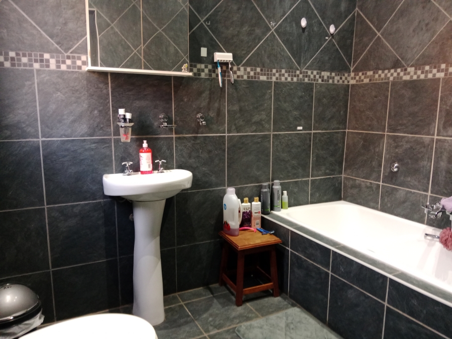 3 Bedroom Property for Sale in Brackendowns Gauteng