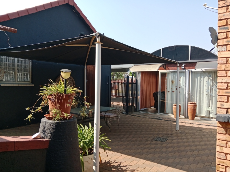 3 Bedroom Property for Sale in Brackendowns Gauteng