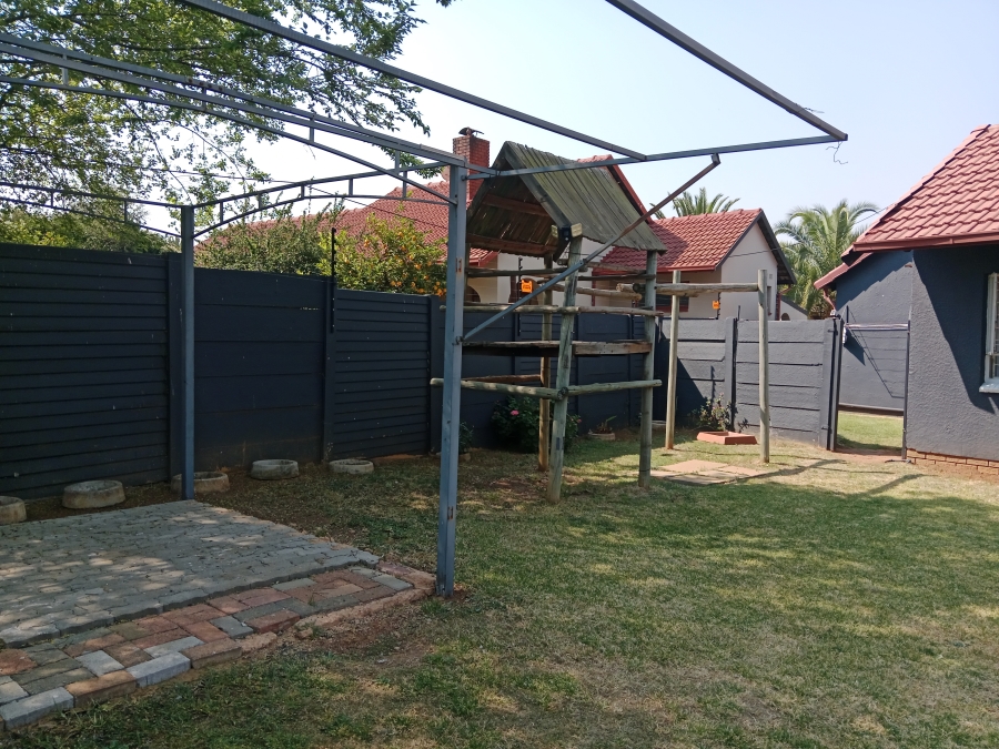 3 Bedroom Property for Sale in Brackendowns Gauteng