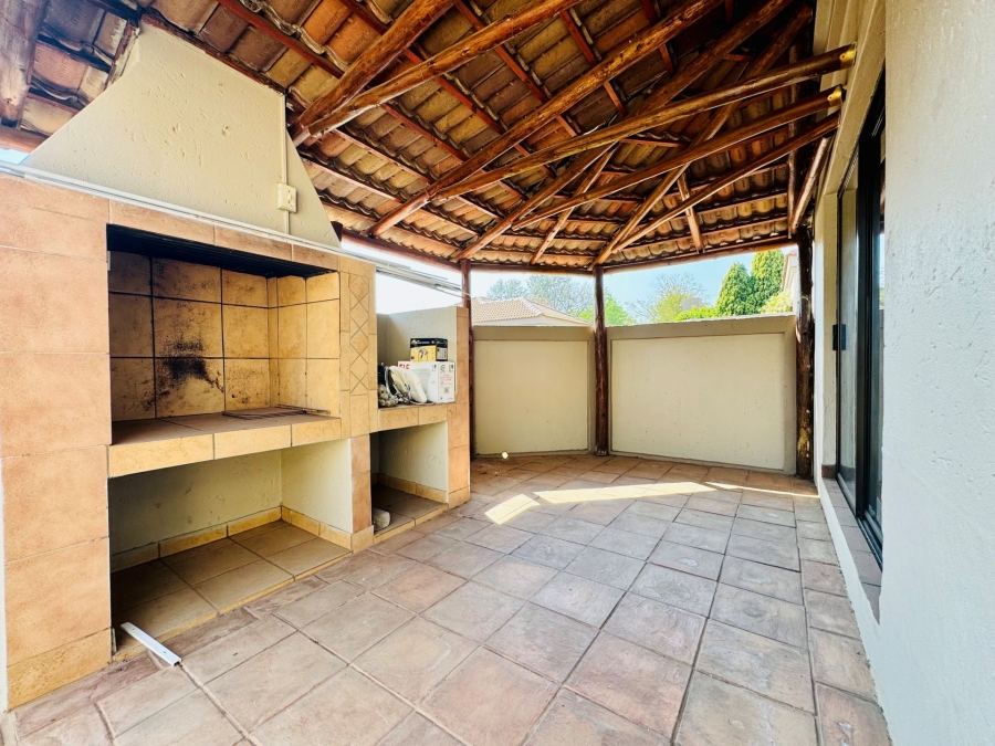 4 Bedroom Property for Sale in Annlin Gauteng