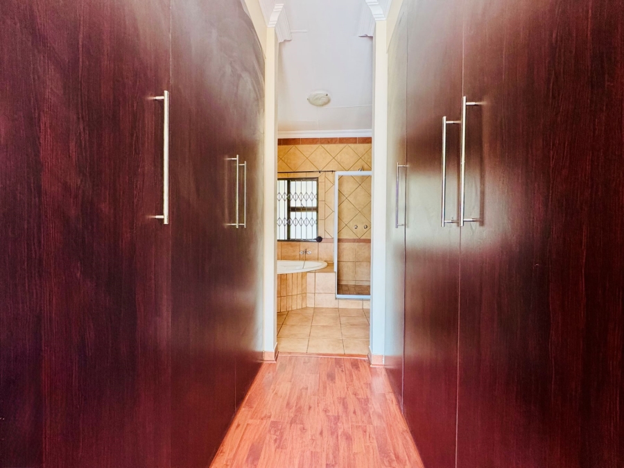 4 Bedroom Property for Sale in Annlin Gauteng