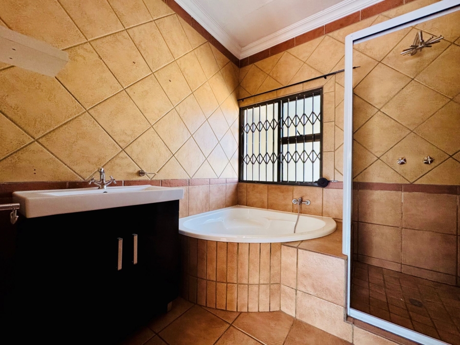 4 Bedroom Property for Sale in Annlin Gauteng