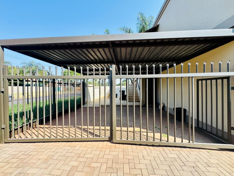 4 Bedroom Property for Sale in Annlin Gauteng