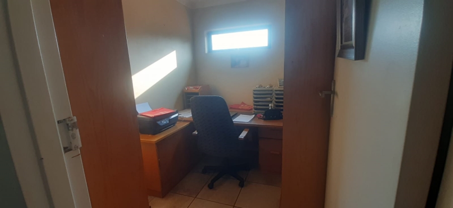 To Let 4 Bedroom Property for Rent in Rietondale Gauteng