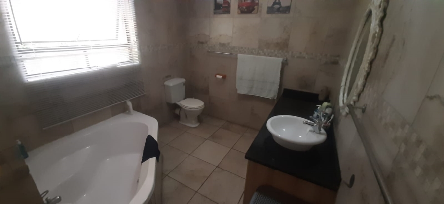 To Let 4 Bedroom Property for Rent in Rietondale Gauteng
