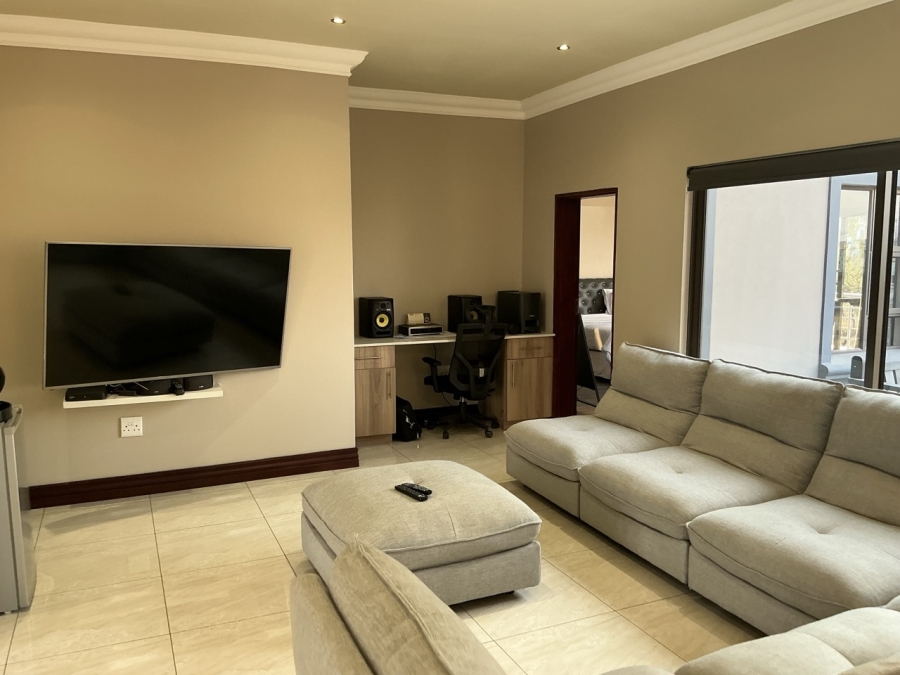 4 Bedroom Property for Sale in Blue Valley Golf Estate Gauteng