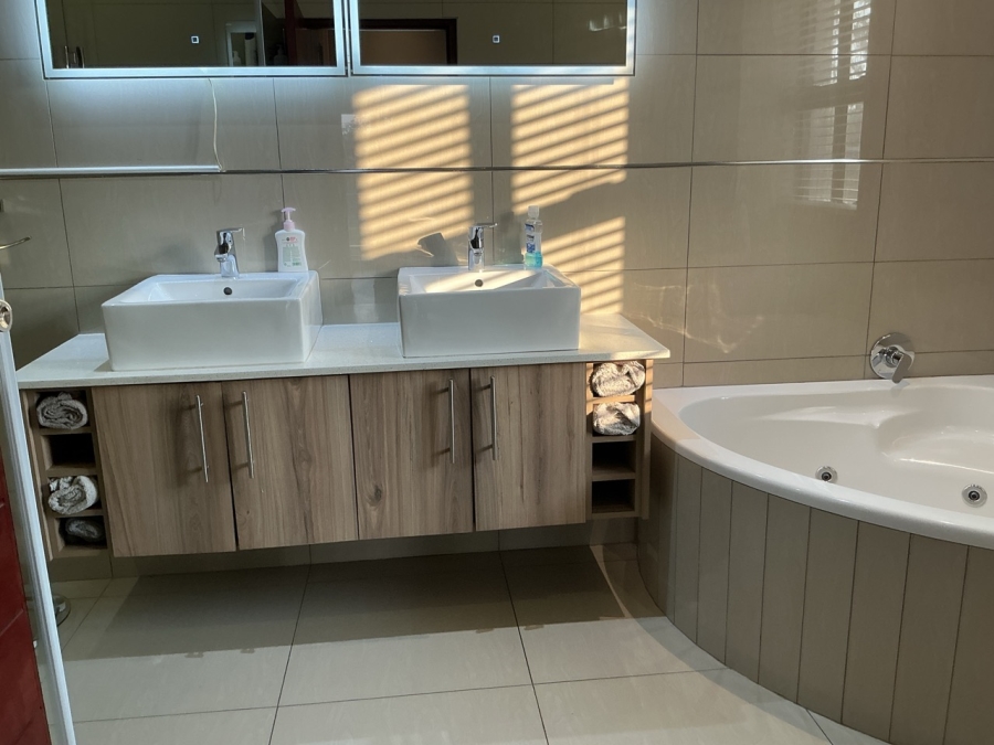 4 Bedroom Property for Sale in Blue Valley Golf Estate Gauteng