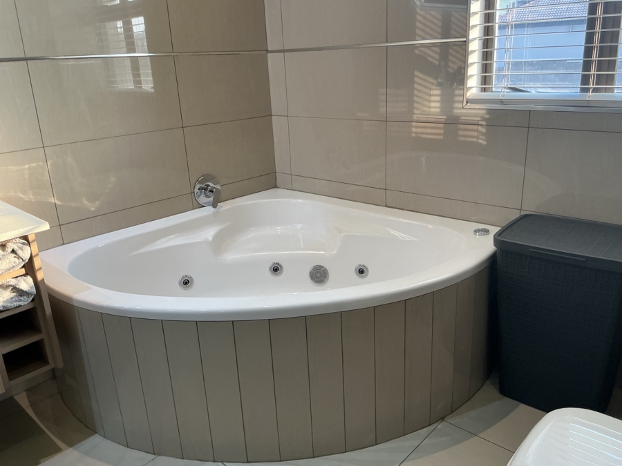 4 Bedroom Property for Sale in Blue Valley Golf Estate Gauteng