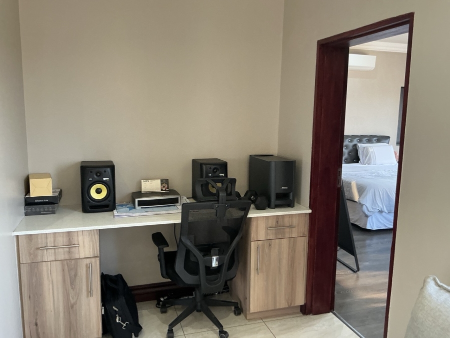 4 Bedroom Property for Sale in Blue Valley Golf Estate Gauteng