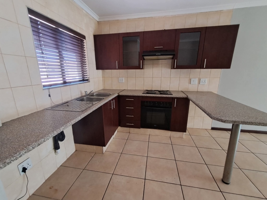 To Let 2 Bedroom Property for Rent in Kenleaf Gauteng