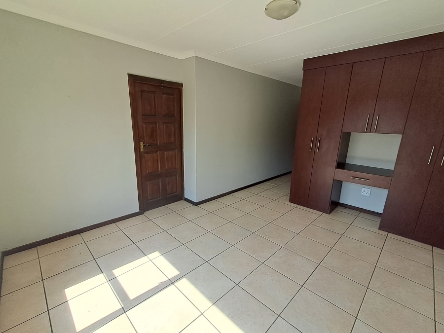 To Let 2 Bedroom Property for Rent in Kenleaf Gauteng
