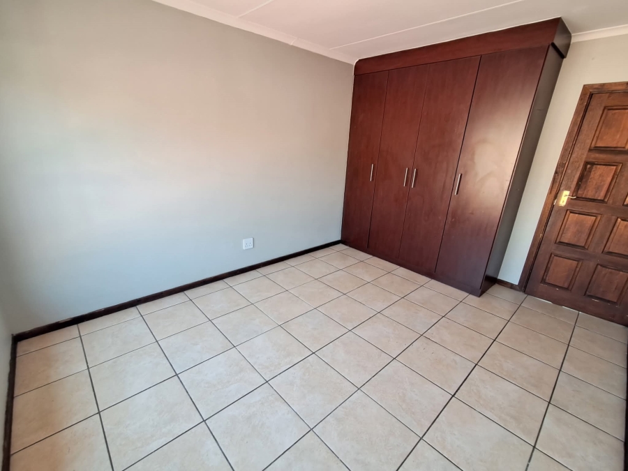 To Let 2 Bedroom Property for Rent in Kenleaf Gauteng