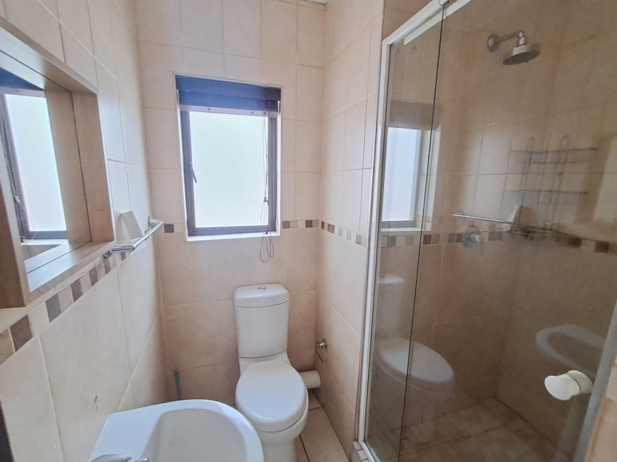 To Let 2 Bedroom Property for Rent in Kenleaf Gauteng