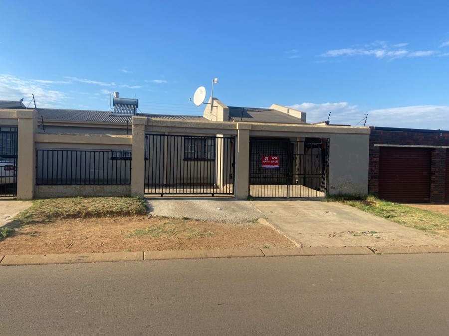 4 Bedroom Property for Sale in Eldorado Park Gauteng