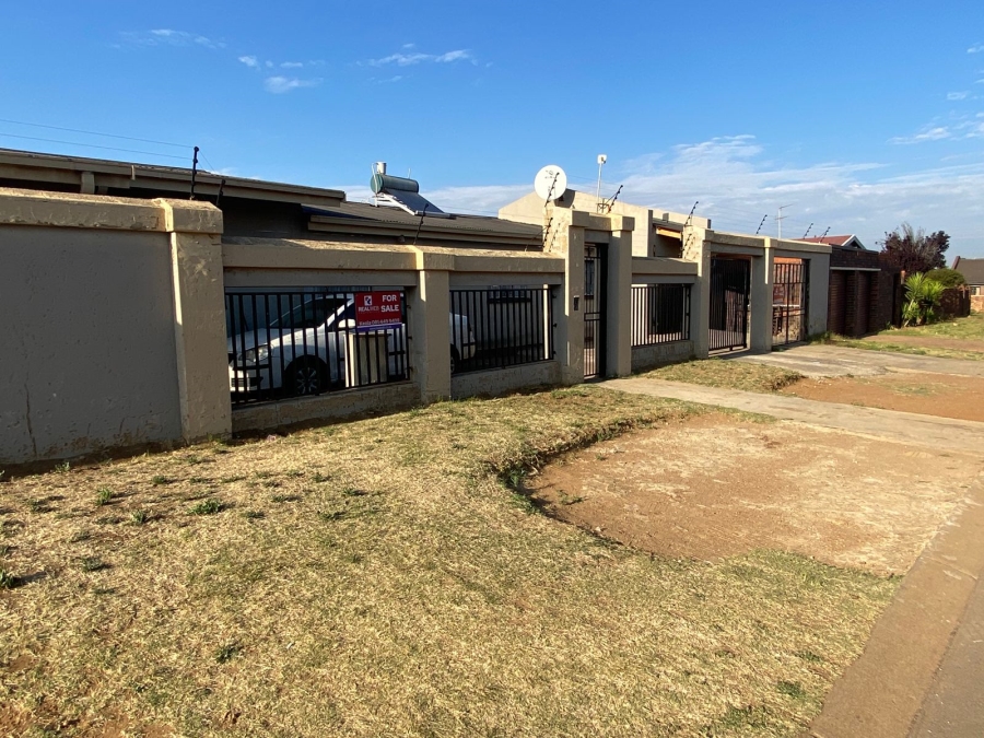 4 Bedroom Property for Sale in Eldorado Park Gauteng