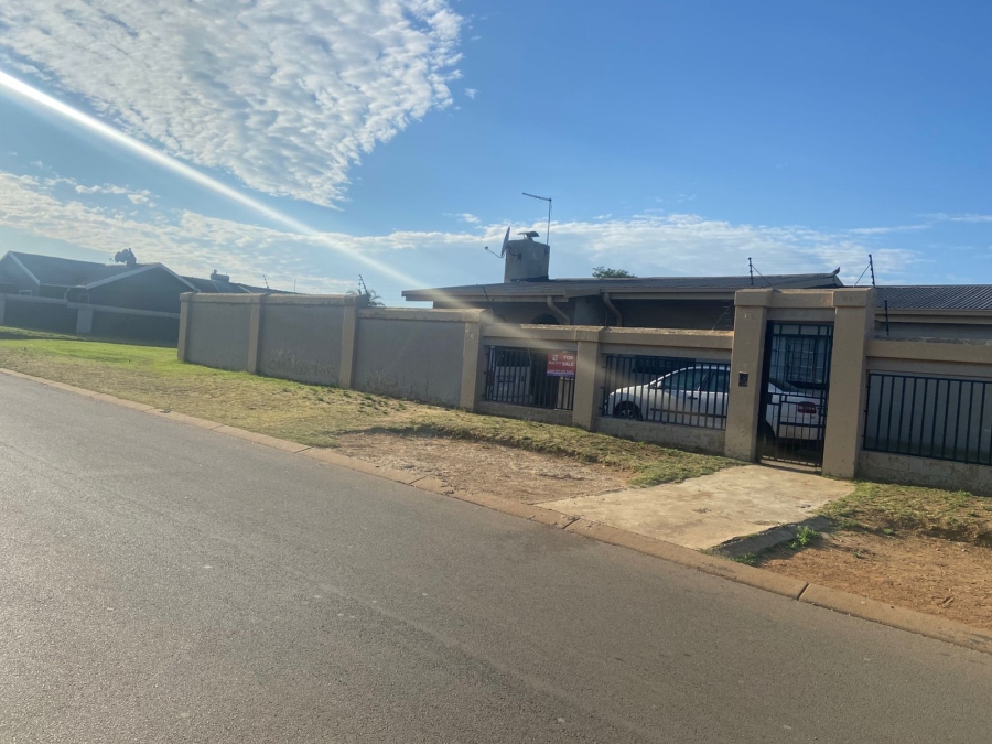 4 Bedroom Property for Sale in Eldorado Park Gauteng